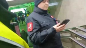 Беспредел контролеров ГКУ в метро Ясенево. Развод на деньги. Попытка спасти пассажирку.