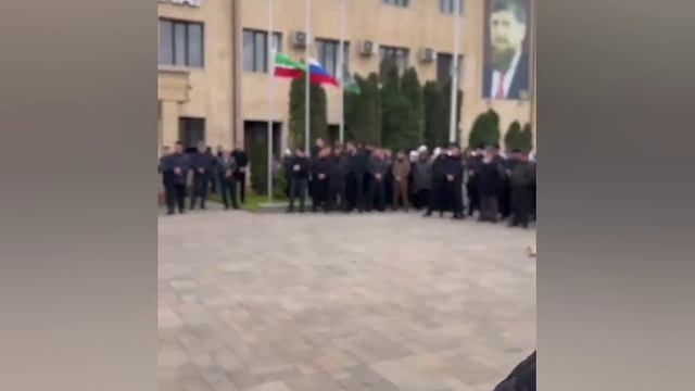 В Чечне 17-летний парень зарезал бойца полка «Ахмат» — его ликвидировали, а труп бросили на площади