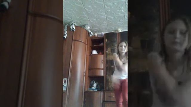 Я тонцую под песню элвин и бурундуки