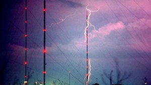 Ещё раз показываю как надо ставить на дом громоотвод в майнкрафт....