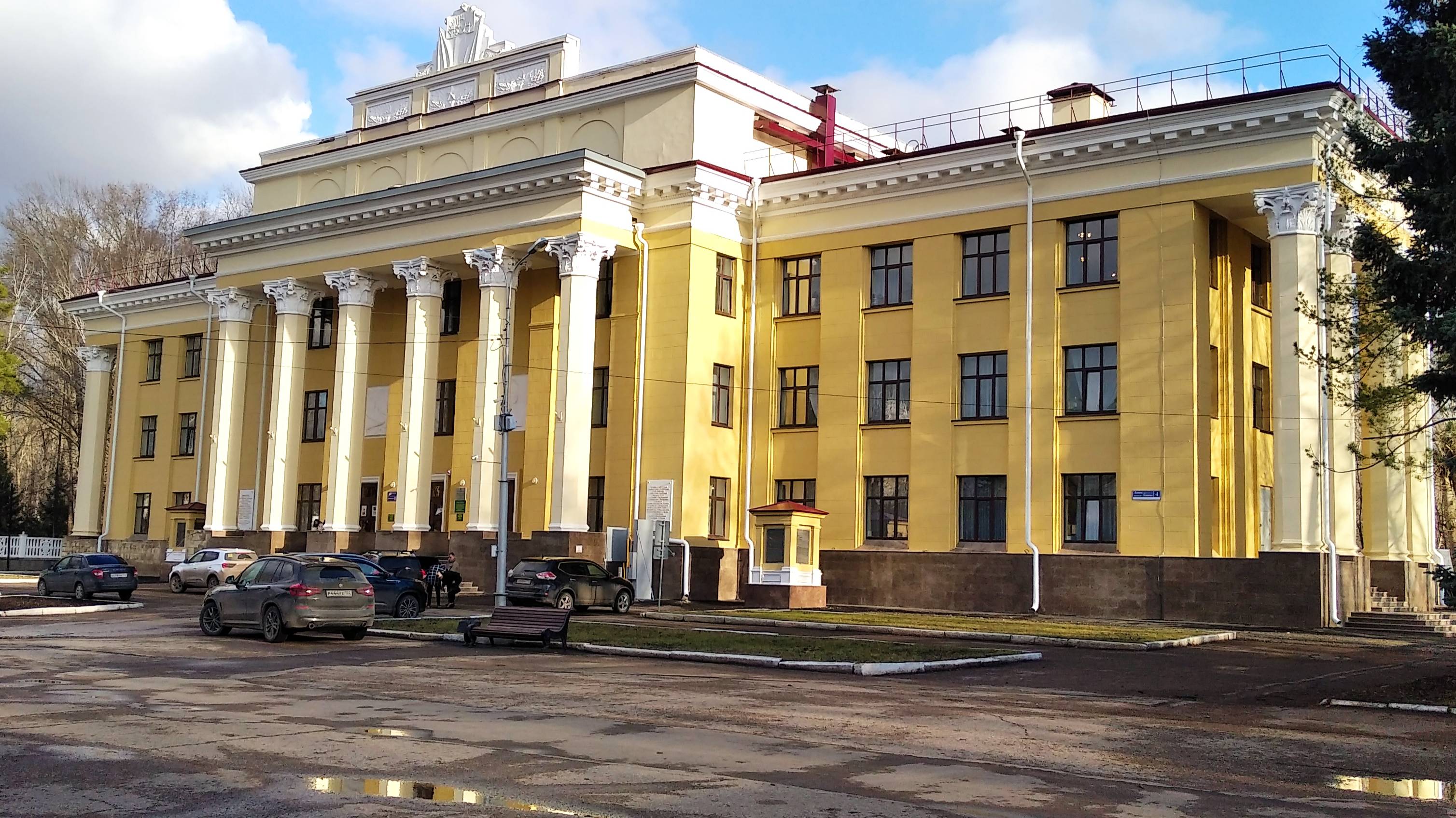 А я иду, шагаю по Октябрьскому) 7 апреля 2025г. смотреть онлайн