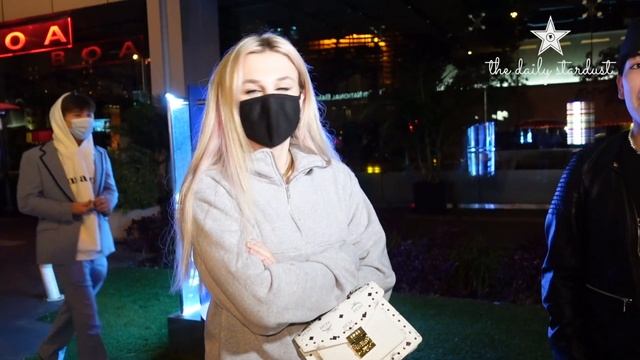 Madi Monroe talks Christopher Romero using her restroom and Sebastian Topete gives away free merch смотреть онлайн