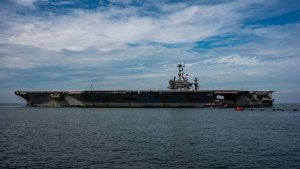 Хуситы нанесли удары по американскому авианосцу в Красном море