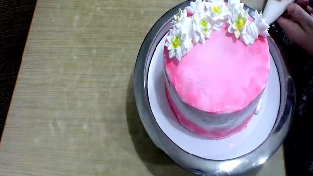 Украшение торта для девочки#белковозаварным#цветочкиромашки#готовимсо Светланой.Украшение торта.