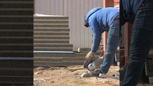 В Сальске на улице Халтурина продолжается строительство модульного плавательного бассейна.