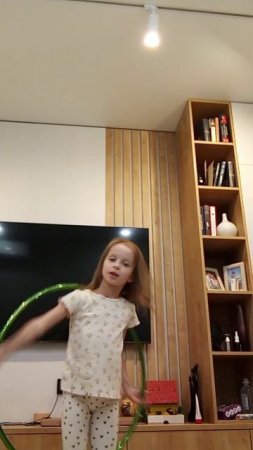 Нежный танец с обручем 🌷
