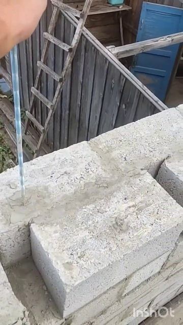 закладываем шпильки под мауэрлат