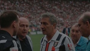 Когда в футболе появились красные и желтые карточки