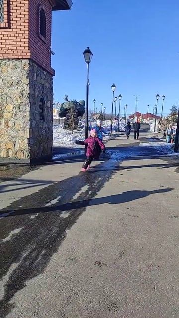 Зашла в детский городок"Сказка".Мурманск.15 апреля 2022 г. смотреть онлайн