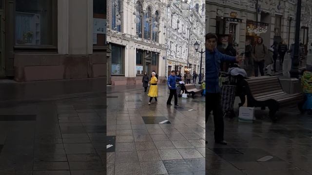 Москва. На Никольской. Мы все победим!