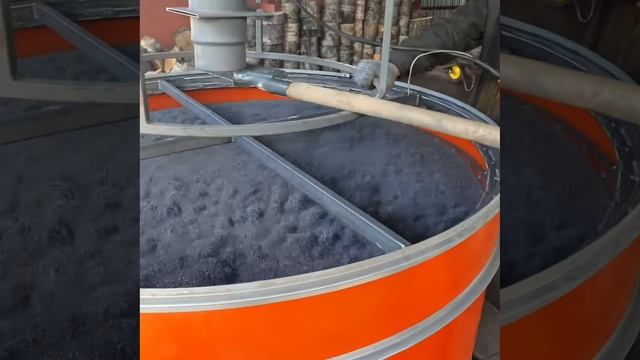 Видео рассева графита на вибросите СВН1,5 , сетка 1мм-1440p смотреть онлайн