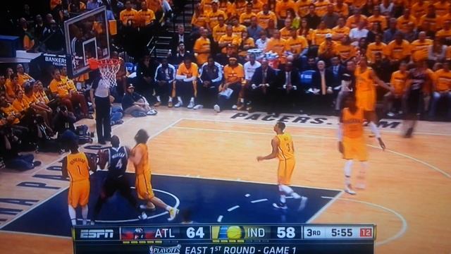 Jeff Teague does Crossover Disappearing act on Evan Turner. смотреть онлайн