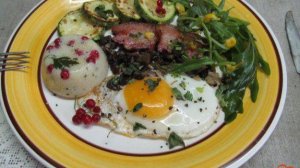 Кукурузная каша с кабачком беконом и грибами