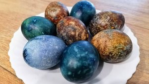 Красим яйца на пасху без красителей без химии. Новые способы красиво покрасить яйца на пасху