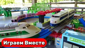 Играем в поезда 🚅 Строим вместе детскую Железную дорогу и запускаем СКОРОСТНЫЕ поезда !