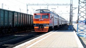 Электропоезд ЭД9Т-0019. Отправление.