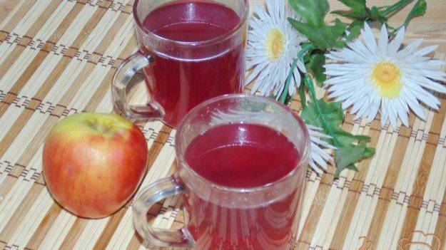 Компот из яблок и черной смородины