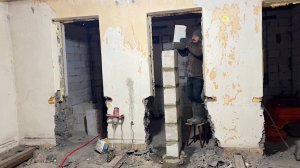 Утро добрым не бывает. Все пошло не так. Начали возводить стены. Ремонт в доме продолжается.