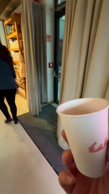 Прямо в магазине не сдержался и наелся сладкого ?! смотреть онлайн