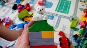 играем и собираем домик из конструктора лего