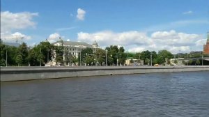 Прогулка по Москва-реке.От Москва Сити до Котельнической.Прошлись по парку Зарядье и зашли в ГУМ.