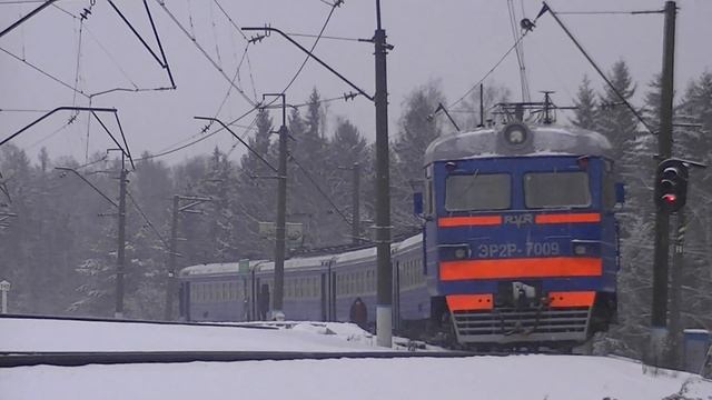 Электропоезд ЭР2Р-7009 / Платформа 142 км (БМО)