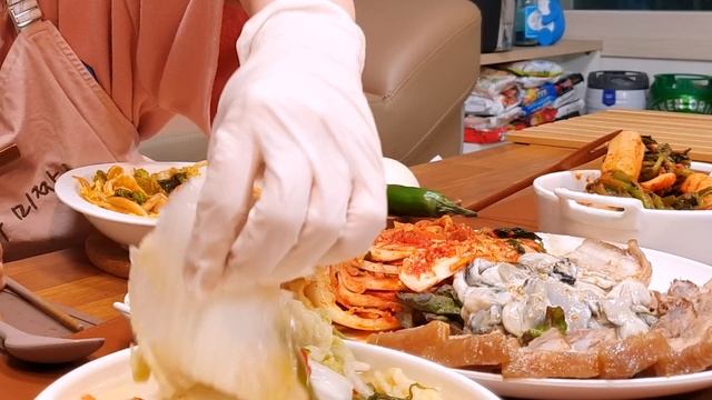 👩🍳요리먹방-생굴보쌈+김치3종🌶아삭아삭! 비주얼+식감 미춰버린 '발왕산기품은 김치'3종에 굴보쌈은 못참지! MUKBANG ASMR EATINGSHOW REALSOUND 요리 먹