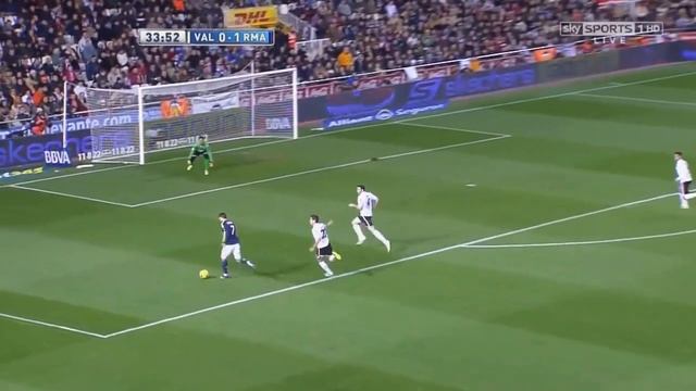 Mesut Özil vs Valencia (Away) 12-13 HD 720p by iMesutOzilx11 - English Commentary смотреть онлайн