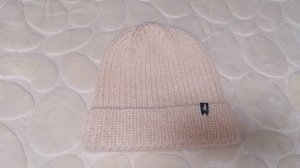 Как связать шапку с модной макушкой