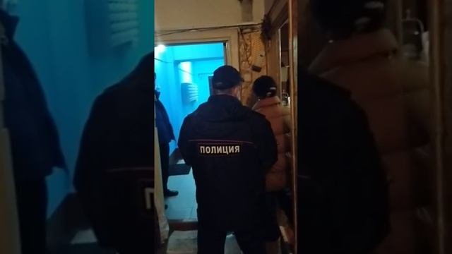 Видео с телефона - забрали в отделение Егоркину Елену, Александра Краснова, Машу. 27.09.2022 смотреть онлайн