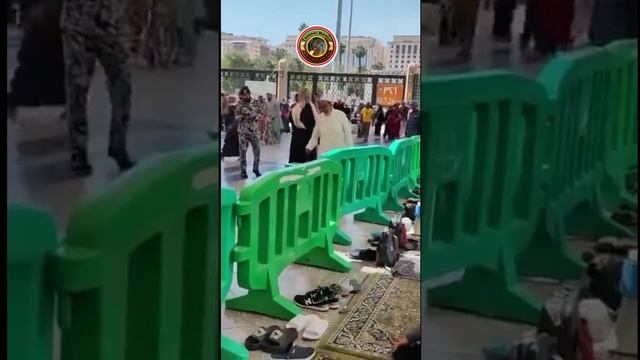 2 Non Muslim Girl Enter In Kabba Without Hijab | Tauqeer Baloch смотреть онлайн