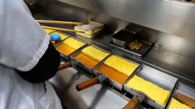 Японская уличная еда - Самый Вкусный Яичный Омлет Тамагояки Рынок Цукидзи Токио Япония смотреть онлайн