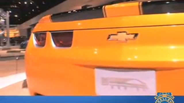 Bumblebee Chevy Camaro - Chicago Auto Show - Kelley Blue Book's First Look смотреть онлайн