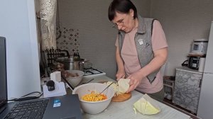 Хлопочу на кухне, готовлю ужин. ЖИЗНЬ В ДЕРЕВНЕ ПОСЛЕ ГОРОДА