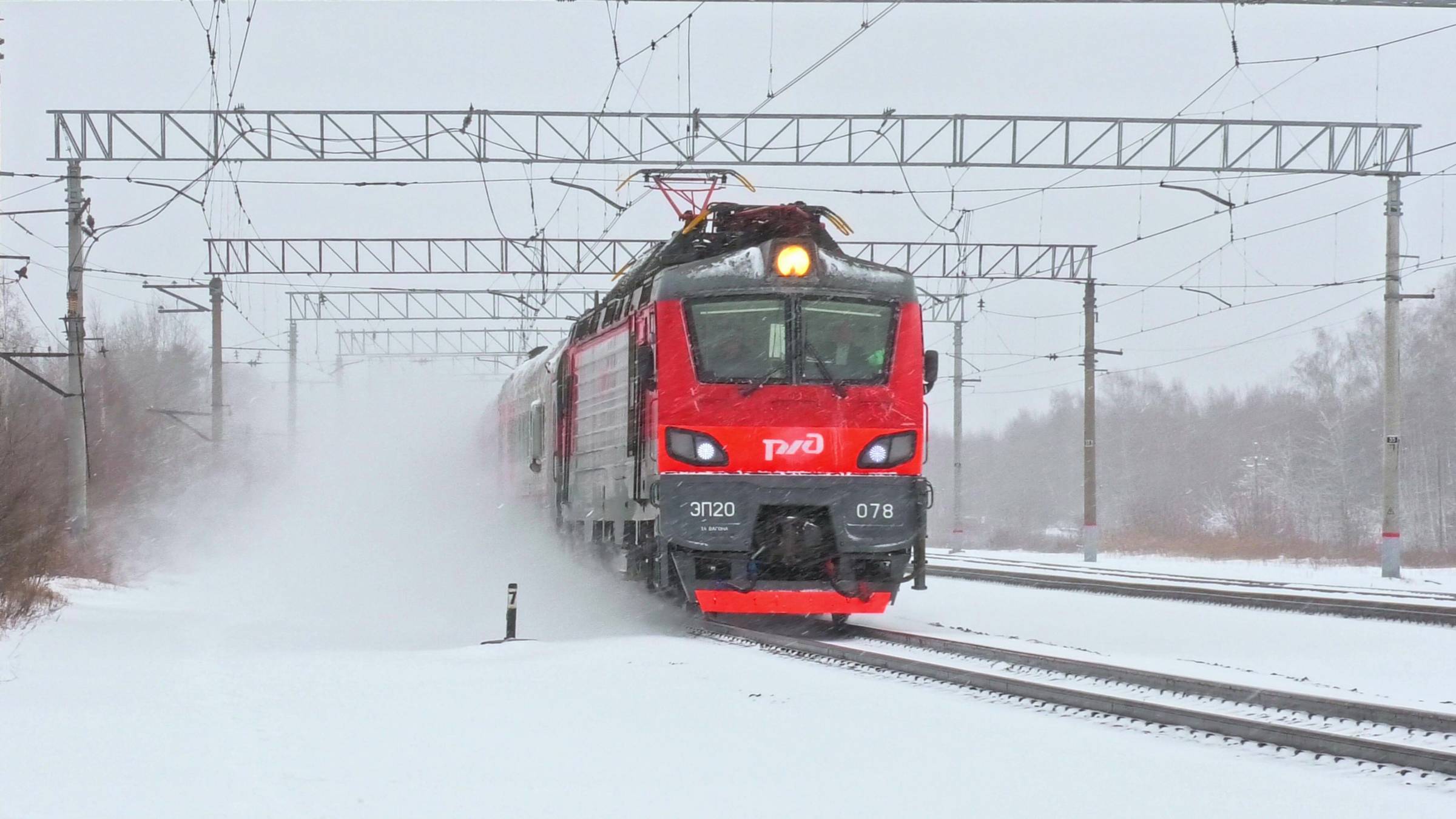 ЭП20-078 с поездом 