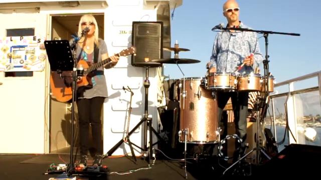 KERRY _amp; ROLLY - Rhiannon.mp4 смотреть онлайн