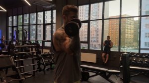 Подъем гантелей с супинацией