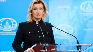 Захарова: западные кураторы купили Зеленского с потрохами