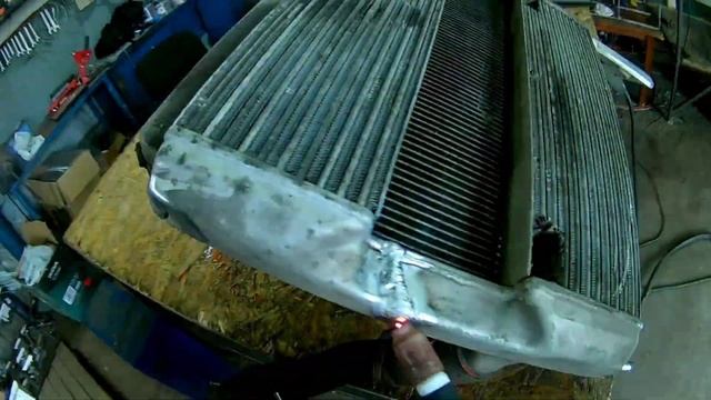 Сварка трещины в алюминиевом радиаторе