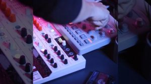 @Elektron Model Cycles vs @Arturia Microfreak