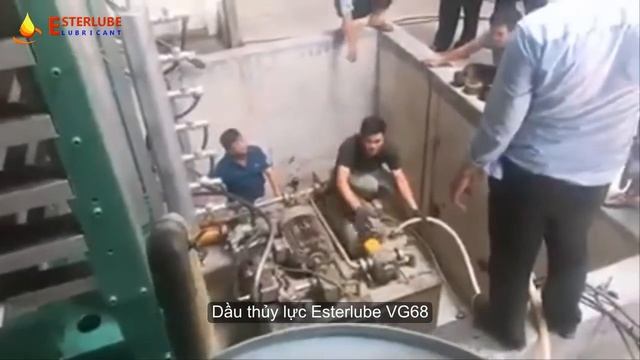 Cận cảnh, vệ sinh và thay dầu thủy lực Esterlube cho hệ thống thủy lực | Chuyên Gia Dầu Nhớt смотреть онлайн