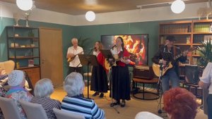 Матушка возьмёт ведро,молча принесёт воды...