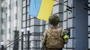 На Украине мужчина укусил за ногу сотрудника ТЦК