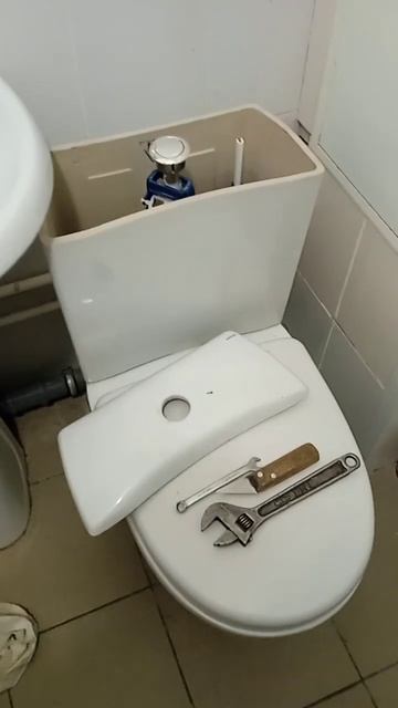 Замена бачка унитаза ---► Лучше нового! 🏠. #просто_сантехник