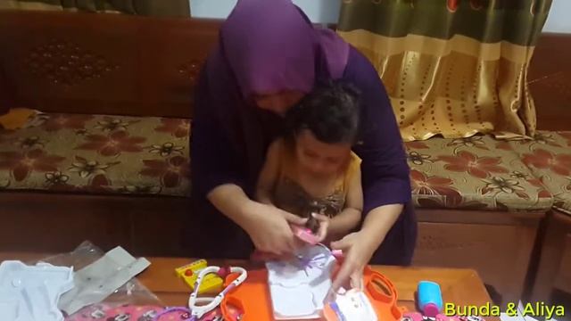 Bunda dan Aliya Unboxing Mainan Dokter | Mother and Aliya Unboxing Doctor Toys
