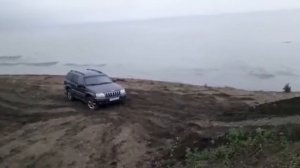 Джип на летней резине по грязи