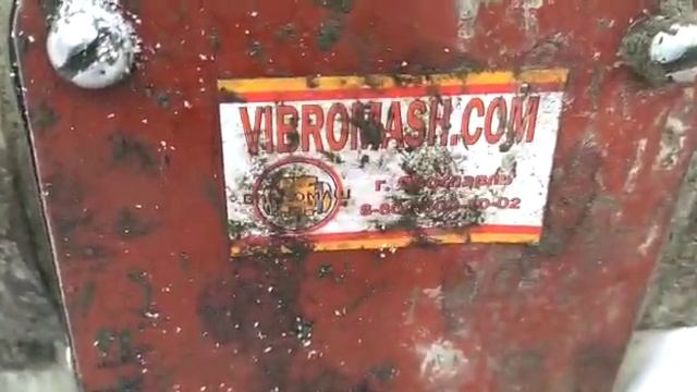 Видео работы вибраторов ВИБРОМАШ на формах железобетонных колец, vibromash.com, 8-800-500-40-02-360p смотреть онлайн