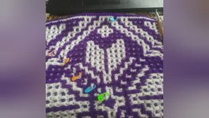 ВСТРЕЧА ВЯЗАЛЬЩИЦ. СНЕГ. МОЗАИЧНАЯ НАВОЛОЧКА.