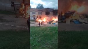 Пожар в школе !!! Дети кричат УРА !!!!!