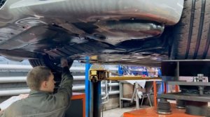 Диагностика продольных рачагов BMW на вибростенде